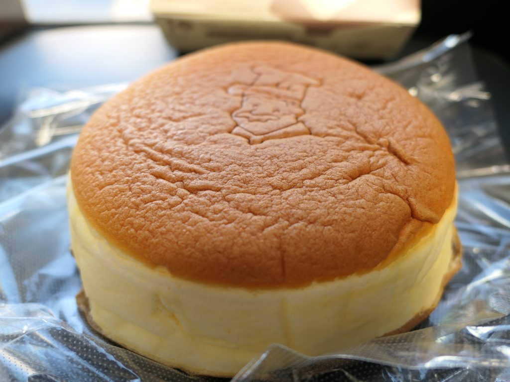 ふわふわ チーズスフレパンケーキみたいな りくろーおじさんのチーズケーキ Foodee フーディー