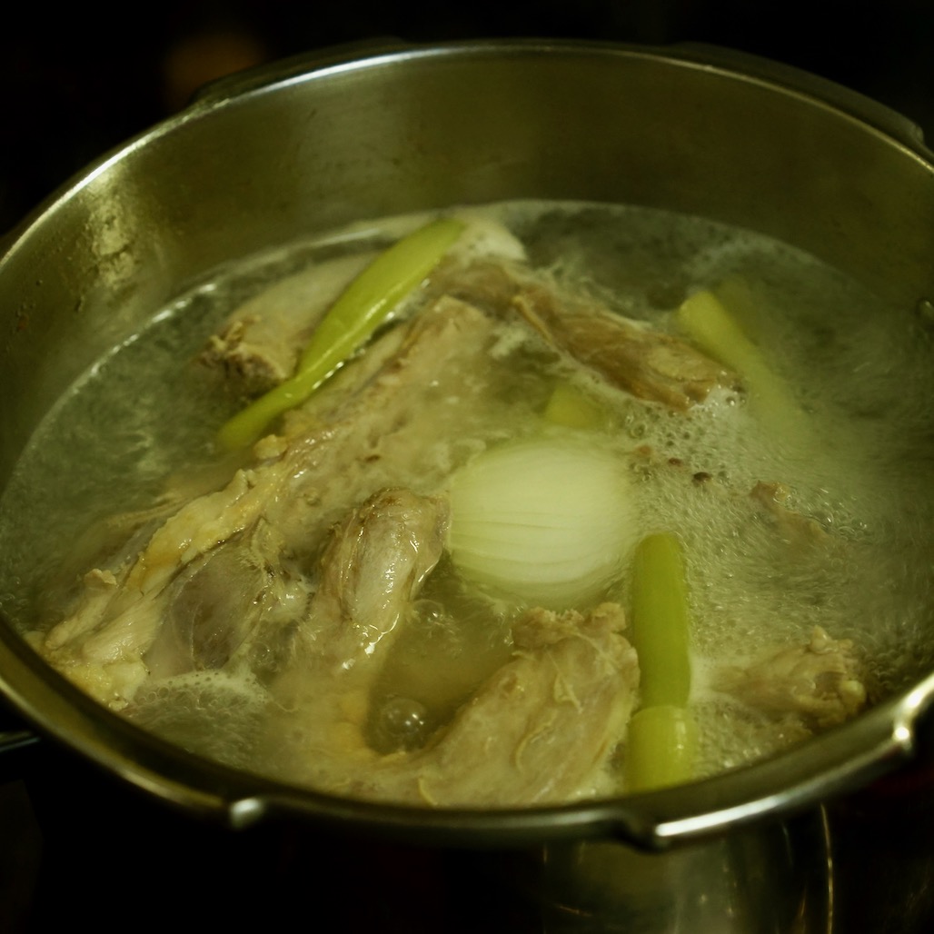 鶏ガラ 新玉ねぎ 本格オニオンスープの作り方をご紹介 Foodee フーディー